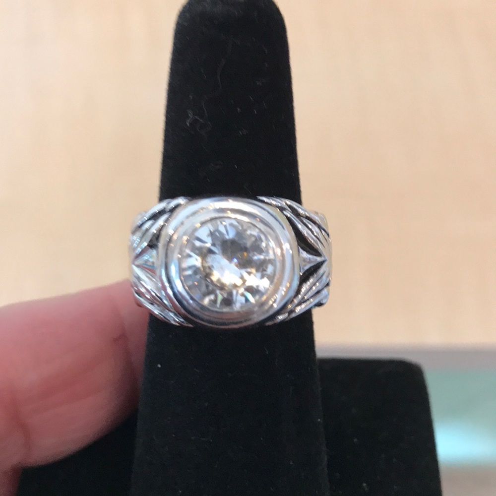 🆕 Large Crystal Round Center Stone in Silver-Tone - Picture 1 of 4